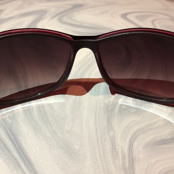 Sunglasses — - Picture 2 of 2